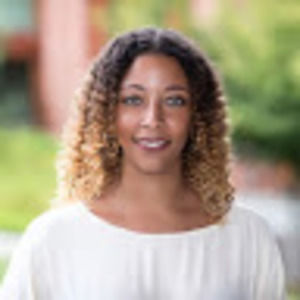 Meet your Posher, Amina